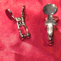 BDSM bröstvårtsklämmor i stål – Chambers of Love 2-pack med kulspetsar – pincettformad glidring justerbar silver från Chambers of Loves sortiment