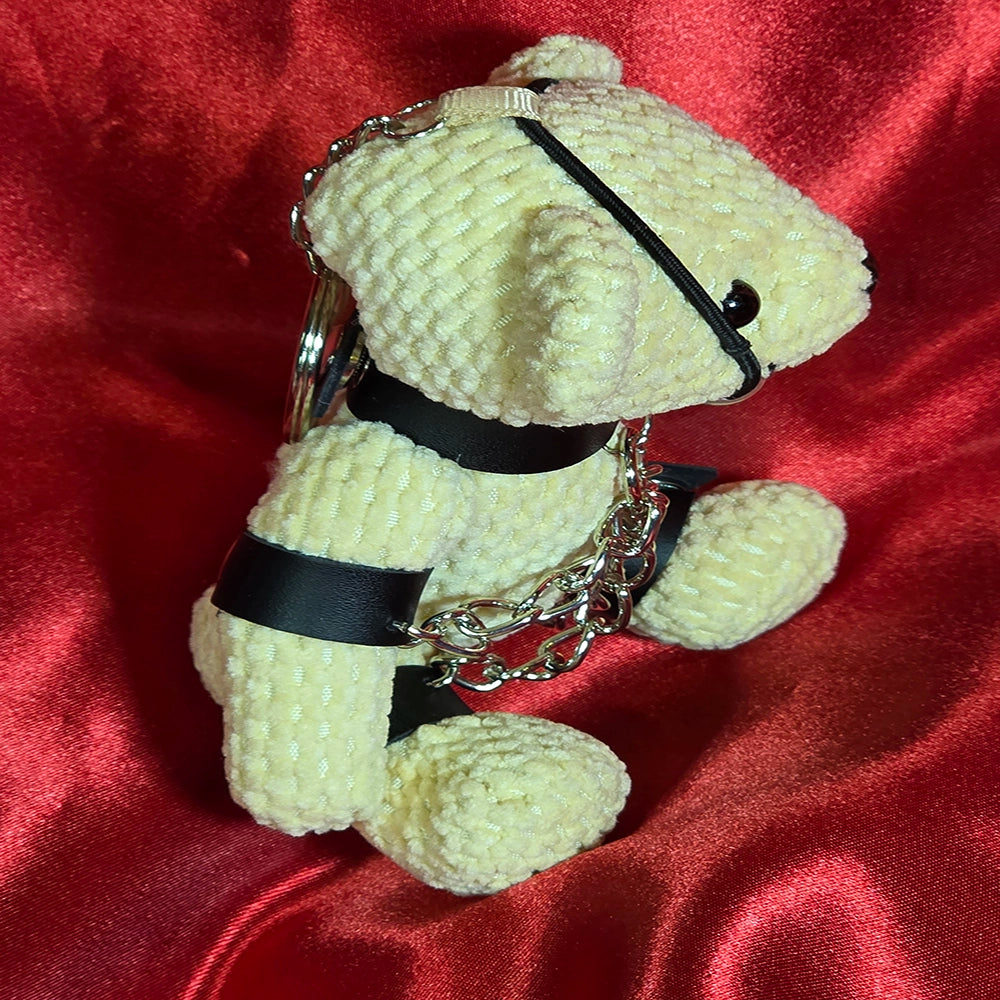 CoL Teddy No. 02 Gag Ball Gary högersida – svart huvudrem, silverkedja och nyckelring på cream teddy-nyckelring