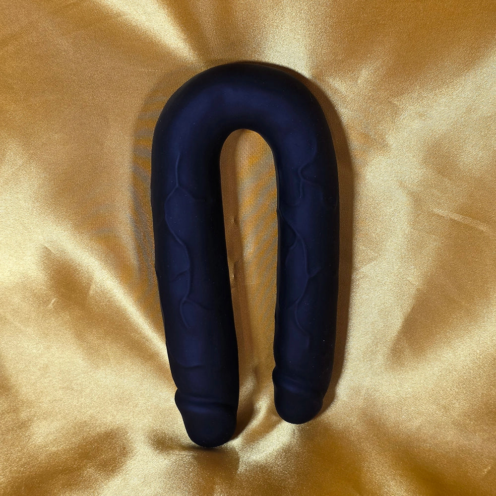 Dubbeldong i silikon 38 cm i böjd form från Chambers of Love, dubbelsidig dildo