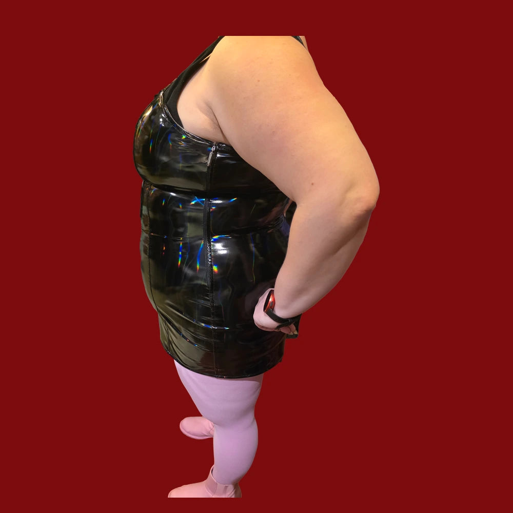 Svart hologram PVC-klänning med dold dragkedja i sidan – storlek 2XL, vänster sida – Chambers of Love