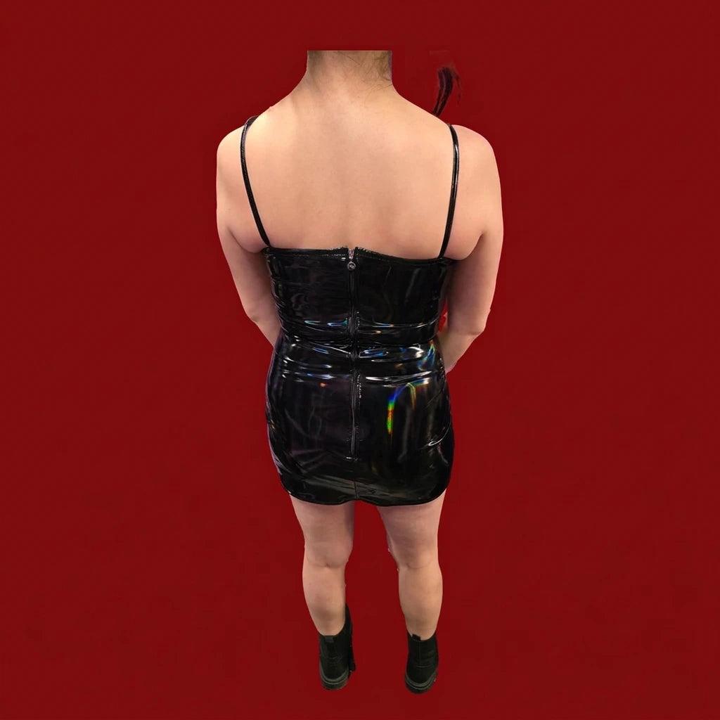 Svart hologram PVC-klänning med dragkedja bak – storlek M, bakifrån – Chambers of Love