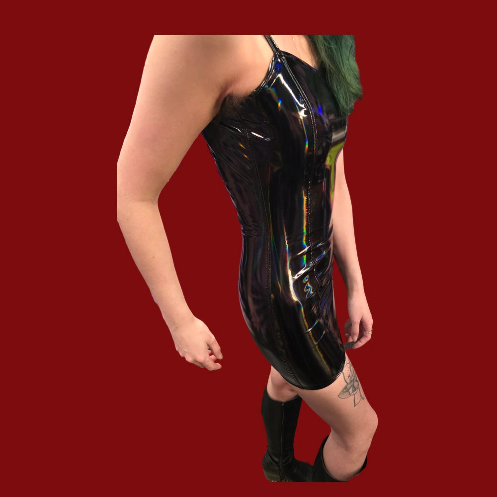 Svart hologram PVC-klänning i figurnära modell – storlek XS, höger sida – Chambers of Love