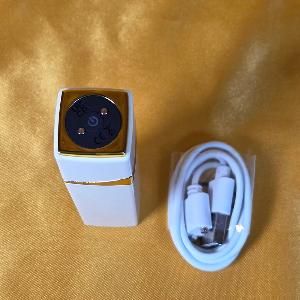 Vit läppstiftsvibrator uppladdningsbar med USB-laddningsport från Chambers of Love 