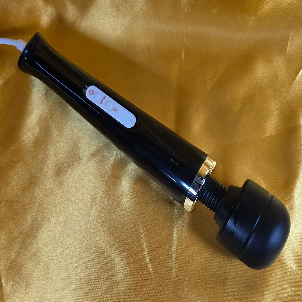 Magic Wand Massager svart – elegant massagestav i svart med kromdetaljer och sladd från Chambers of Love
