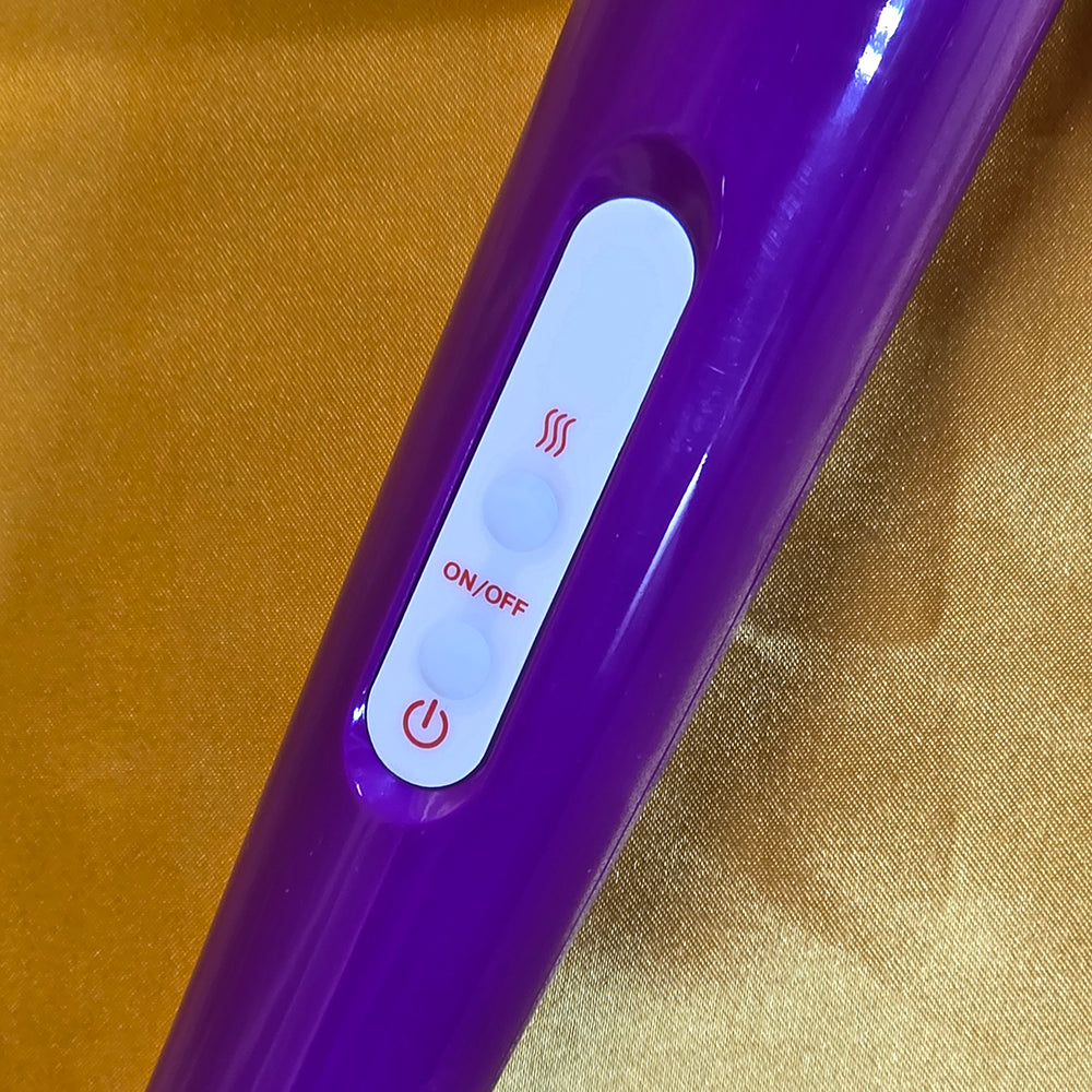 Magic Wand Massager detaljbild – kontrollpanel med on/off-knapp, programväxling och power-knapp på lila massagestav från Chambers of Love
