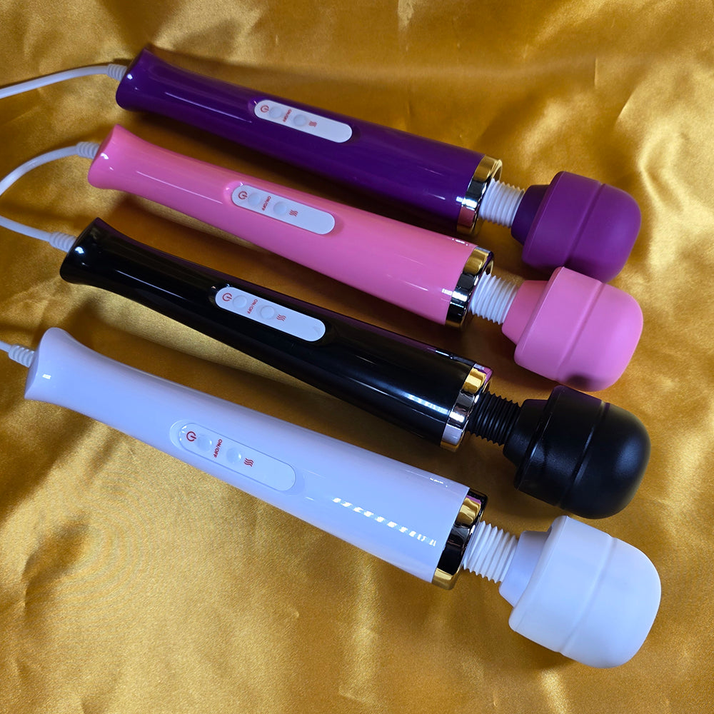 Magic Wand Massager detaljbild – kontrollpanel med on/off-knapp, programväxling och power-knapp på lila massagestav från Chambers of Love