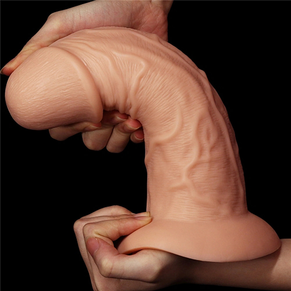 Realistisk böjd dildo 21,5 cm flexibilitet visas för hand – mjukt böjbart material, hud färg från Chambers of Love sortiment