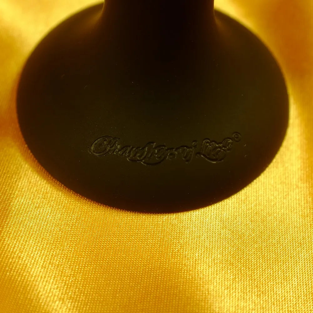 Chambers of Love logotyp präglad på basen – silikon analplugg med metallkulor – Chambers of Love