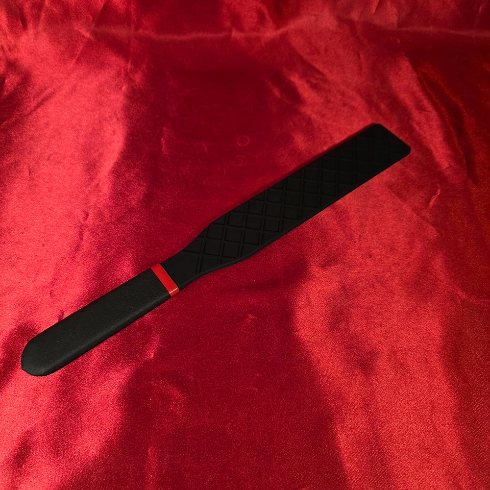 Nätmönster silikon BDSM paddel 33,5 cm i svart från  Chambers of Love