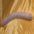 slimmad dubbeldildo 43 cm (17 tum) – realistisk form och flexibel design – Chambers of Love