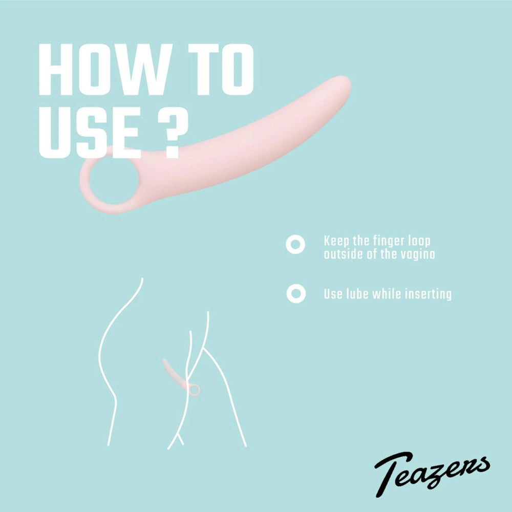 Vaginala dilatorer – Teazers Vaginala Dilatorer – användningsbild med fingerögla och glidmedel hos Chambers of Love